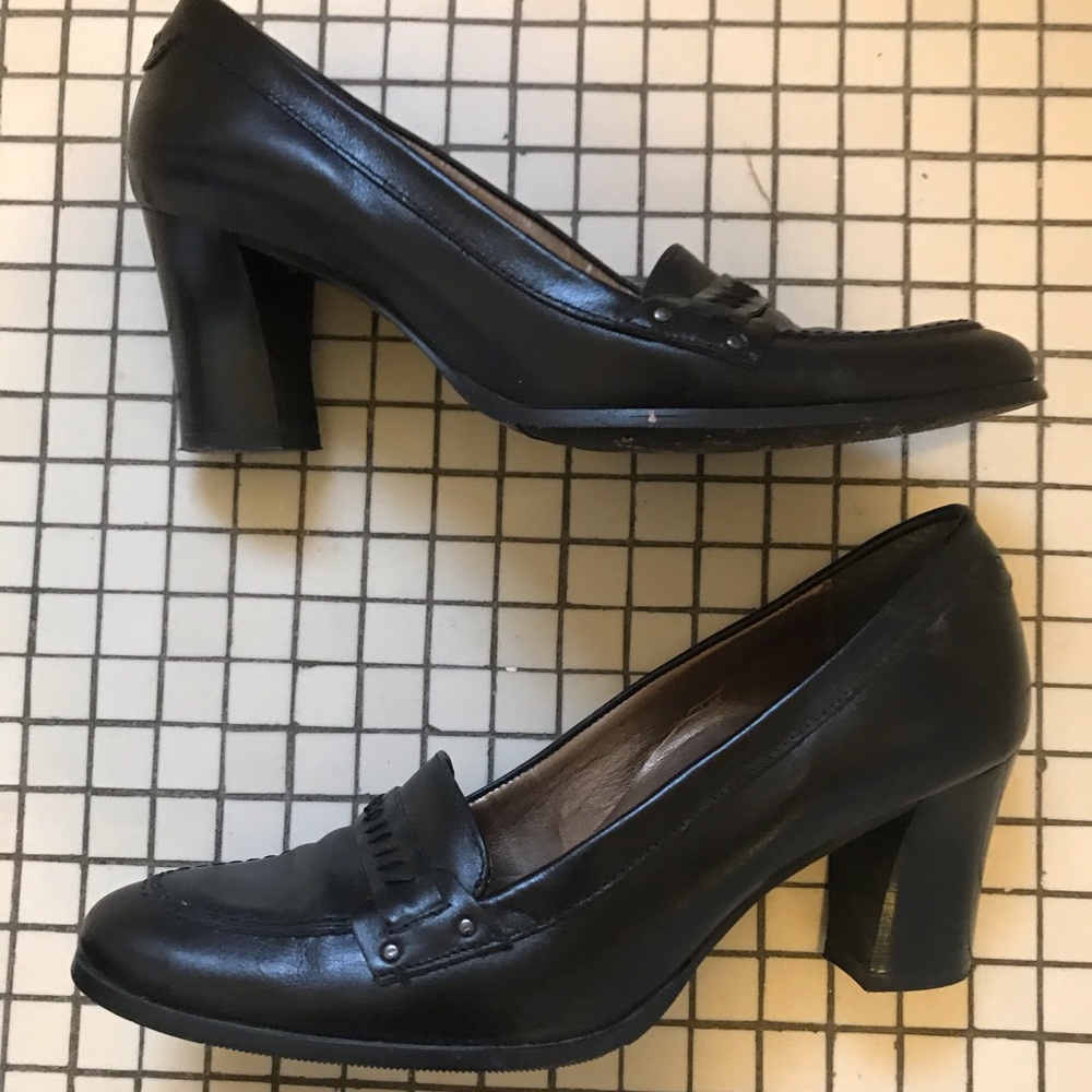 Stylish Feetfirst leather pumps